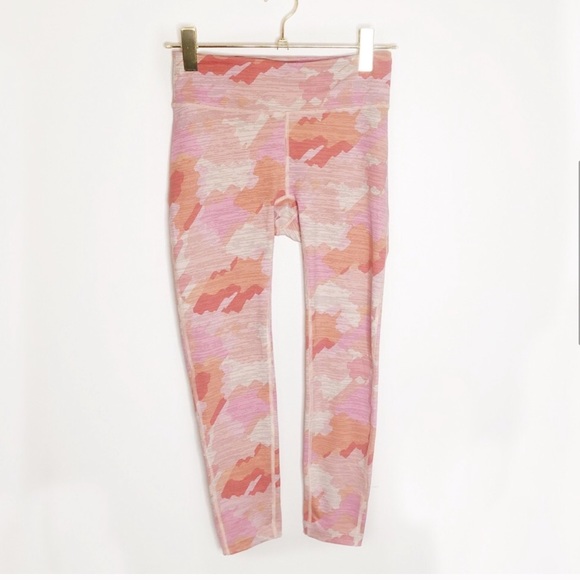 Outdoor Voices • TechSweat Flex 3/4 Leggings - Picture 4 of 7